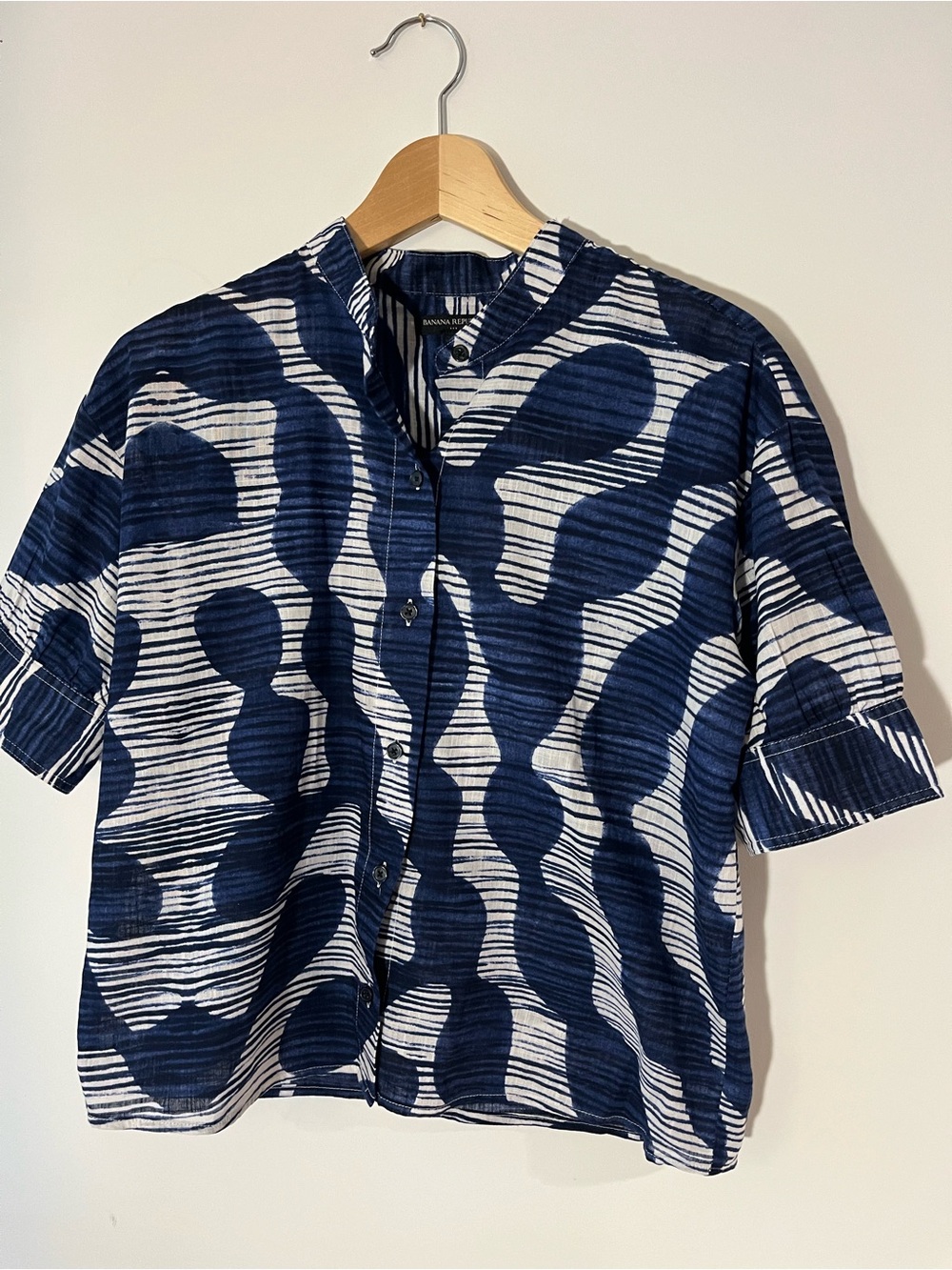Banana Republic Factory Navy & White Abstract Button-Front Blouse